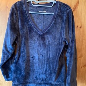 UGG Daisy V-neck Sweater sz M